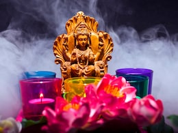 शुक्रवार के दिन धनलक्ष्मी को प्रसन्न करने के लिए जरूर करें ये दान, देवी लक्ष्मी का मिलेगा आशीर्वाद शुक्रवार के दिन धनलक्ष्मी को प्रसन्न करने के लिए जरूर करें ये दान, देवी लक्ष्मी का मिलेगा आशीर्वाद