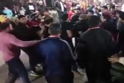 Clash Over 'Selfies' In Greater Noida Housing Society, 4 Injured Clash Over 'Selfies' In Greater Noida Housing Society, 4 Injured
