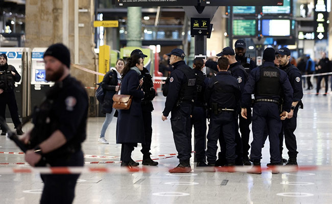 Several Wounded In Knife Attack At Paris Train Station