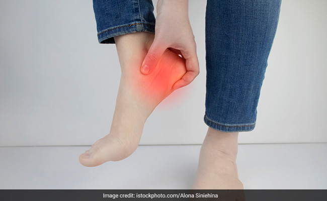 Health tips : क्या आपको भी सुबह में एड़ियों में होने लगता है दर्द, तो जान लीजिए इसके पीछे की 5 वजह