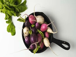 Shalgam Benefits: बाहर से गुलाबी और अंदर से सफेद ये फल करेगा नजरें तेज और हड्डियां मजबूत, शलगम के फायदे जानकर चकरा जाएगा सिर Shalgam Benefits: बाहर से गुलाबी और अंदर से सफेद ये फल करेगा नजरें तेज और हड्डियां मजबूत, शलगम के फायदे जानकर चकरा जाएगा सिर