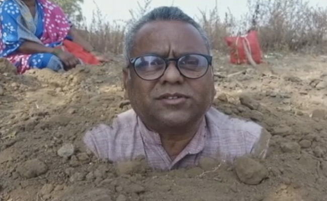 In Unique Protest, Maharashtra Farmer Buries Himself In Mud