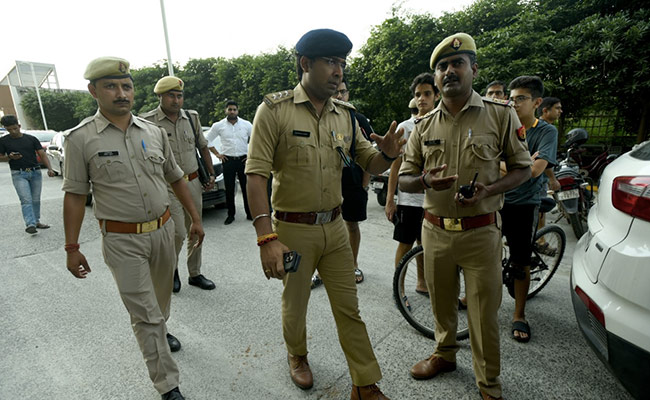 यूपी पुलिस में 'रीलबाजों' पर एक्शन की तैयारी, डीजीपी मुख्यालय का कड़ा आदेश