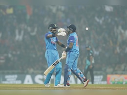 India vs New Zealand, 2nd T20I: भारत ने रोमांचक मैच में न्यूजीलैंड को 6 विकेट से हराया, सीरीज में 1-1 से बराबरी की India vs New Zealand, 2nd T20I: भारत ने रोमांचक मैच में न्यूजीलैंड को 6 विकेट से हराया, सीरीज में 1-1 से बराबरी की