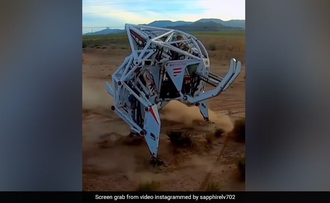 US Club Hires World's Largest Security Guard- 'A Robotic Bouncer'