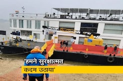 ऑपरेटर ने NDTV से कहा - "क्रूज फंसा नहीं था, पर्यटकों ने दर्शनीय स्थलों की यात्रा के लिए लीं नावें" ऑपरेटर ने NDTV से कहा - "क्रूज फंसा नहीं था, पर्यटकों ने दर्शनीय स्थलों की यात्रा के लिए लीं नावें"