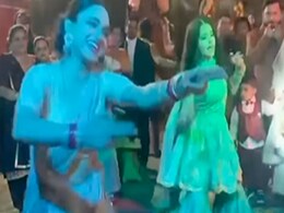 पंजाबी गानों पर लड़कियों ने शादी में किया भांगड़ा, देखते रह गए मेहमान, लोग बोले- वाह दिल जीत लिया पंजाबी गानों पर लड़कियों ने शादी में किया भांगड़ा, देखते रह गए मेहमान, लोग बोले- वाह दिल जीत लिया