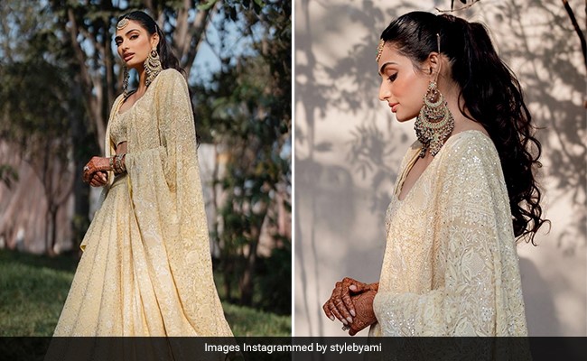 Athiya Shetty Continues Her Chic Bridal Streak In A Majestic Pastel <i>Chikankari Lehenga</i> For Her <i>Mehendi</i>