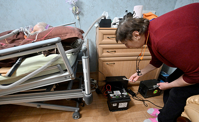 Ukrainians On Ventilators Gasp For Oxygen As Power Cuts Become The Norm