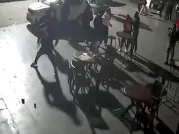 VIDEO : नोएडा में पार्किंग को लेकर हुआ विवाद, चले डंडे, फेंकी गईं कुर्सियां VIDEO : नोएडा में पार्किंग को लेकर हुआ विवाद, चले डंडे, फेंकी गईं कुर्सियां