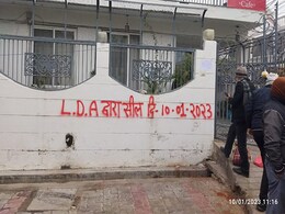 लखनऊ का होटल सील, मैनेजर ने कथित रूप से फूंक डाली थी सेनाधिकारी की कार लखनऊ का होटल सील, मैनेजर ने कथित रूप से फूंक डाली थी सेनाधिकारी की कार