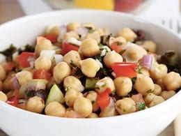 Padma Lakshmi Shares High-Protein Chickpea Spinach Salad Recipe For Weight Loss Padma Lakshmi Shares High-Protein Chickpea Spinach Salad Recipe For Weight Loss