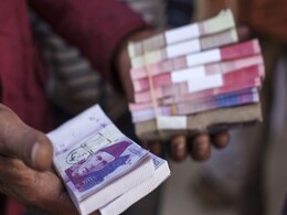 पाकिस्तान में आर्थिक संकट के बीच सरकार ने बिल, वेतन भुगतान पर लगाई रोक पाकिस्तान में आर्थिक संकट के बीच सरकार ने बिल, वेतन भुगतान पर लगाई रोक