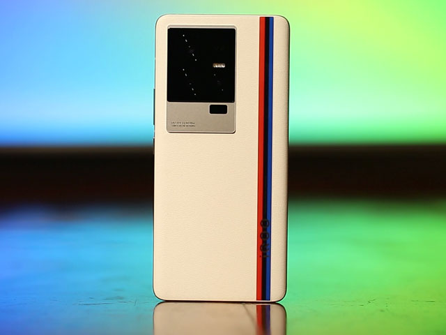 iQoo 11: The All-Rounder