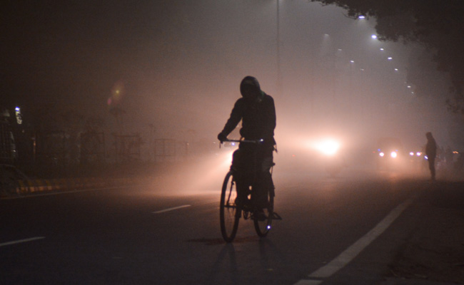 Today's Weather In Rajasthan: पश्चिमी विक्षोभ का दिख रहा असर, घने कोहरे से विजिबिलटी हुई कम