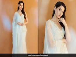 आइवरी शरारा सेट में नोरा फतेही ने फैन्स पर चलाया जादू आइवरी शरारा सेट में नोरा फतेही ने फैन्स पर चलाया जादू