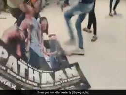 Right-Wing Activists Protest Screening Of "Pathaan" At Gujarat Mall, Tear Posters Right-Wing Activists Protest Screening Of "Pathaan" At Gujarat Mall, Tear Posters