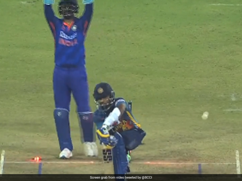 'बूझो तो जाने..', कुलदीप की रहस्यमयी गेंद से दुनिया हुई हैरान, बोल्ड होकर कप्तान का माथा ठनक गया, पोज देते रह गए- Video