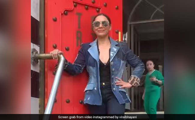 डेनिम जैकेट और ब्लैक गॉग्लस में दिखा Gauri Khan का स्मार्ट अंदाज, इंटरनेट पर छाया बॉस लेडी लुक