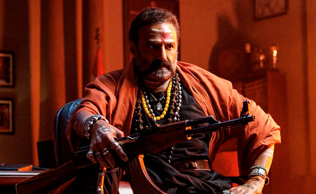 हिम्मत है तो यह करके दिखलाओ, ओटीटी पर रिलीज के एक साल हिंदी में सिनेमाघरों में आ रही है 'अखंडा'