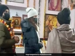 Viral: Anushka Sharma And Virat Kohli Visit An Ashram In Mathura. See Pics Viral: Anushka Sharma And Virat Kohli Visit An Ashram In Mathura. See Pics