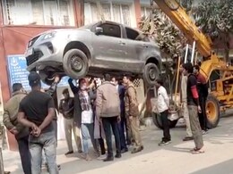 कंझावला कांड : गुजरात से आई नेशनल फॉरेंसिक साइंस की टीम कर रही है कार की गहन जांच कंझावला कांड : गुजरात से आई नेशनल फॉरेंसिक साइंस की टीम कर रही है कार की गहन जांच