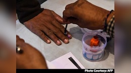MP Exit Polls: Dainik Bhaskar का अनुमान, कांटे की टक्कर के बीच कांग्रेस निकल सकती है आगे