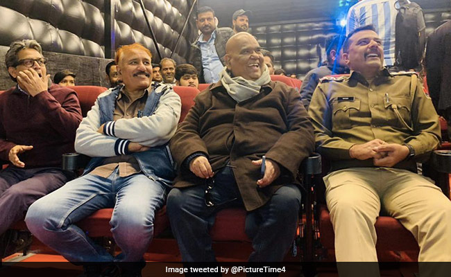 Filmmaker Satish Kaushik Inaugurates Inflatable Theatre In Rajasthan