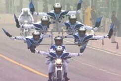 Motorcycle Daredevils Thrill With Record-Setting Display At Kartavya Path Motorcycle Daredevils Thrill With Record-Setting Display At Kartavya Path