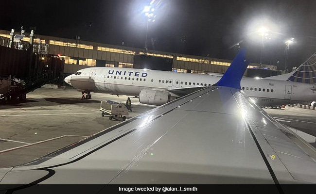 All Flights In US Grounded Due To A "Glitch": What Stranded Passengers Say