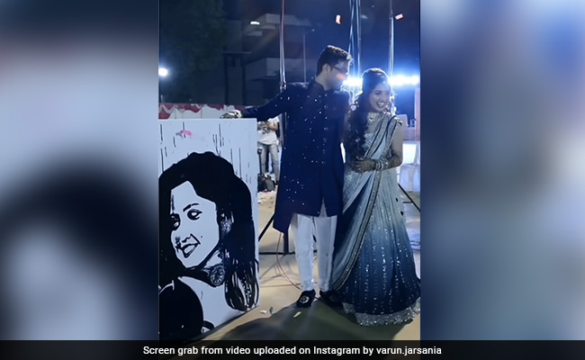 दूल्हे ने दुल्हन को दिया खास सरप्राइज़, शादी के बीच में ही बनाई Bride की खूबसूरत पेंटिंग, लोग बोले- लकी गर्ल