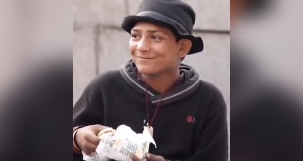 Watch: Stranger Surprises Cobbler With Hot Meal - Internet Impressed