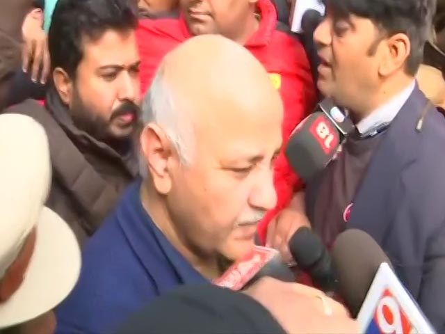 Manish Sisodia Meets Family Of Woman Dragged Under Car