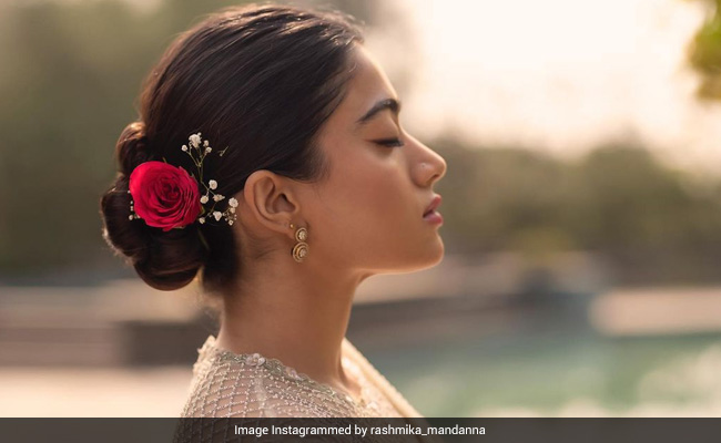Rashmika Mandanna को पसंद है बालों में गजरा, आपको भी दीवाना बना देंगे उनके ये 5 लुक