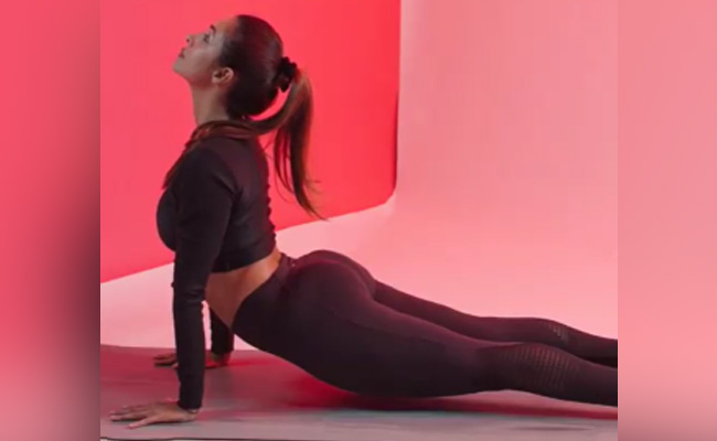 मलाइका अरोड़ा ने Reveal किया अपनी टोन्ड बॉडी का सीक्रेट, इन योगासन से आप भी पा सकते हैं उनके जैसा फिगर