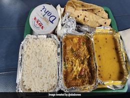 भारतीय रेल में मिलने वाले खाने का फैन हुआ ये ऑस्ट्रेलियाई सैलानी, ट्वीट कर कही ये बात भारतीय रेल में मिलने वाले खाने का फैन हुआ ये ऑस्ट्रेलियाई सैलानी, ट्वीट कर कही ये बात