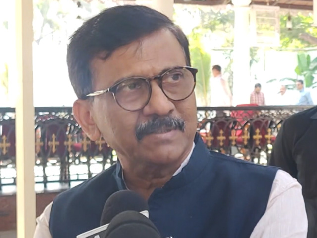 हम मनीष सिसोदिया के समर्थन में खड़े हैं : संजय राउत