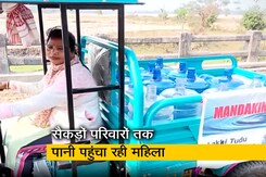 असम के सोनितपुर में महिला सैकड़ों परवारों तक फ्री में पहुंचा रही है पानी असम के सोनितपुर में महिला सैकड़ों परवारों तक फ्री में पहुंचा रही है पानी