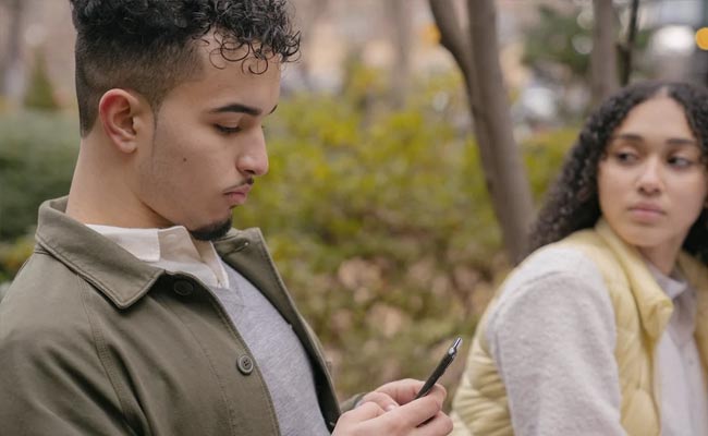 Breadcrumbing: Here's How To Know If It's Happening In Your Relationship And How To Avoid It