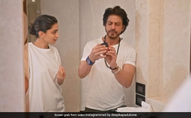 Shah Rukh Khan Is All "Freshy, Freshy." Because, The Deepika Padukone Factor
