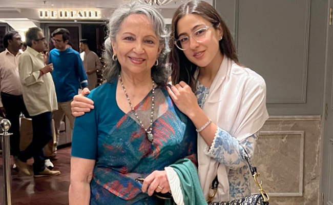 Sharmila Tagore Is Everybody's <i>"Sapno Ki Rani"</i> - See Pic With Granddaughter Sara Ali Khan