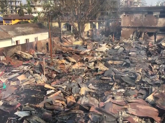 असम : जोरहाट के बाजार में लगी भीषण आग, 300 दुकानें जलकर राख 