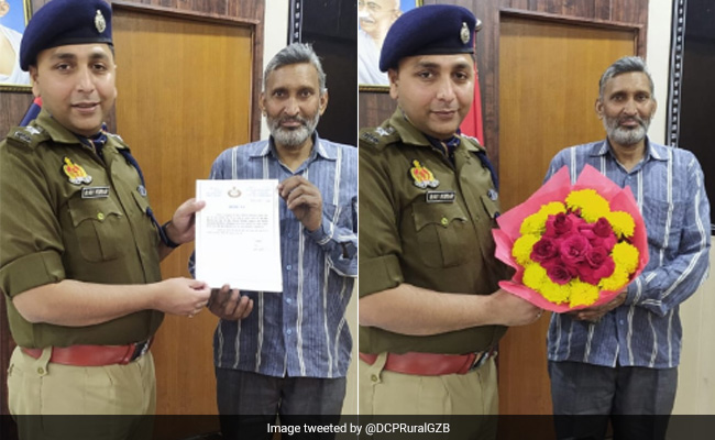 E-Rickshaw Driver Returns Bag With Rs 25 Lakh Cash To Cops, Gets Honoured