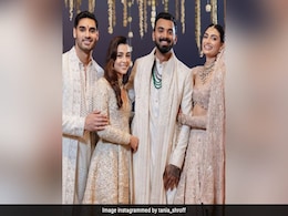 अहान शेट्टी की रुमर्ड गर्लफ्रेंड ने शेयर की अनदेखी तस्वीरें, अथिया शेट्टी और केएल राहुल की शादी में पोज देती दिखीं तानिया श्रॉफ अहान शेट्टी की रुमर्ड गर्लफ्रेंड ने शेयर की अनदेखी तस्वीरें, अथिया शेट्टी और केएल राहुल की शादी में पोज देती दिखीं तानिया श्रॉफ