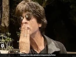 'जवान' की शूटिंग करने चेन्नई पहुंचे शाहरुख खान, नयनतारा के साथ किंग खान के चेहरे पर दिखी Cute स्माइल, तस्वीरें और वीडियो हुआ वायरल 'जवान' की शूटिंग करने चेन्नई पहुंचे शाहरुख खान, नयनतारा के साथ किंग खान के चेहरे पर दिखी Cute स्माइल, तस्वीरें और वीडियो हुआ वायरल