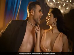 <I>Selfiee</i> Song <i>Kudiyee Ni Teri</i>: Akshay Kumar And Mrunal Thakur In New Dance Anthem <I>Selfiee</i> Song <i>Kudiyee Ni Teri</i>: Akshay Kumar And Mrunal Thakur In New Dance Anthem