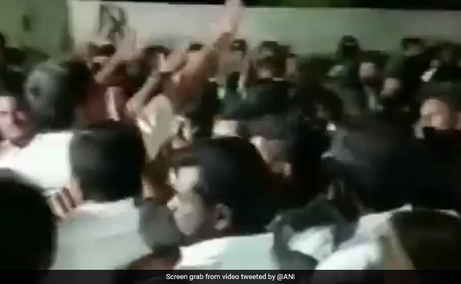 DMK, Rival Party Workers Clash During Poll Campaign In Erode, 8 Injured