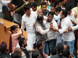 Photos: MCD में AAP और BJP पार्षदों के बीच जमकर चले लात-घूंसे, सदन की गरिमा पर बड़ा आघात Photos: MCD में AAP और BJP पार्षदों के बीच जमकर चले लात-घूंसे, सदन की गरिमा पर बड़ा आघात