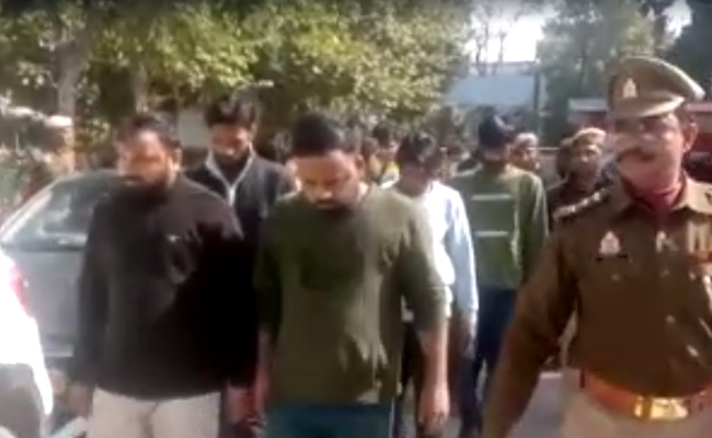 नोएडा पुलिस ने दुबई से चल रहे इंटरनेशनल सट्टा रैकेट का किया भंडाफोड़, 16 गिरफ्तार