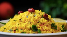 Australian Journalist Tries Indore's Famous Poha, Indian Foodies Are Amazed